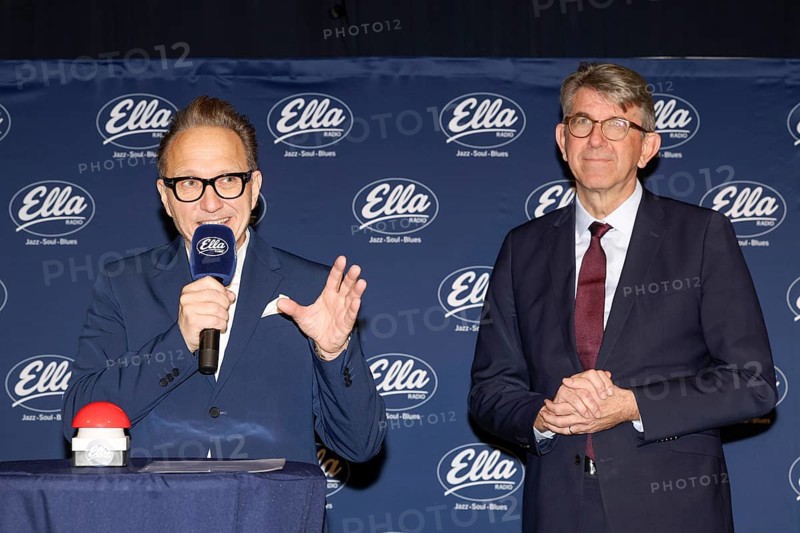 Station manager Oliver Dunk and the Federal Government Commissioner for Culture and the Media (BKM) Dr Wolfram Weimer press the red button at 12:00 noon and Ella goes on air. 05.01.2026 at the Zig Zag Jazz Club