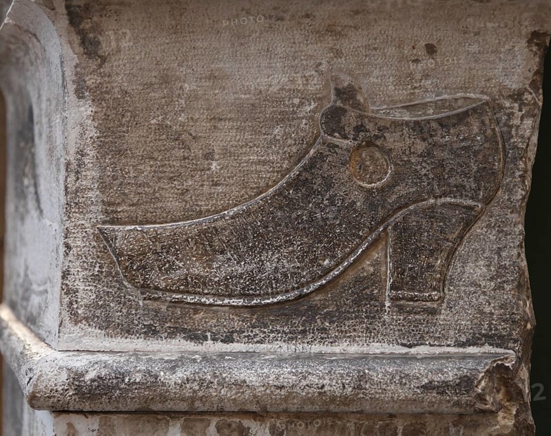 Reference to the former school of shoemakers, this school only taught how to make shoes, not slippers, Venice, Italy