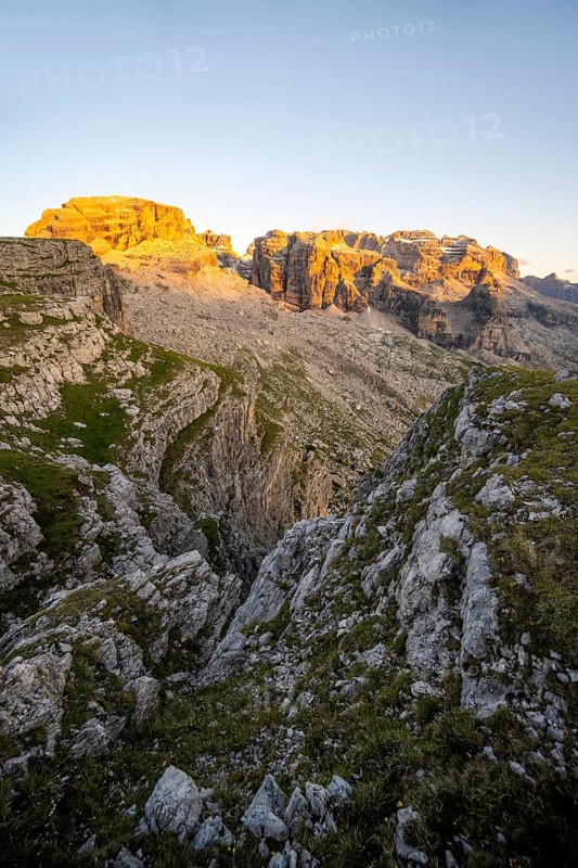 View of rocky mountain peaks of the Brenta Mountains at sunset, Alpenglühen, mountain landscape on the Grosté Plateau, Brenta, Parco Naturale Brenta-Adamello, Trentino, Italy