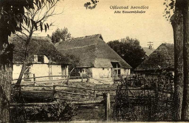 Baltic resort Arendsee, farmhouse, thatched, Kühlungsborn, Rostock district, Mecklenburg-Western Pomerania, until 1938 place name of the western district of Kühlungsborn, Germany, postcard, view around 1900 - 1910, historical, digital reproduction of a historical postcard, authentic, public domain, from that time, exact date unknown