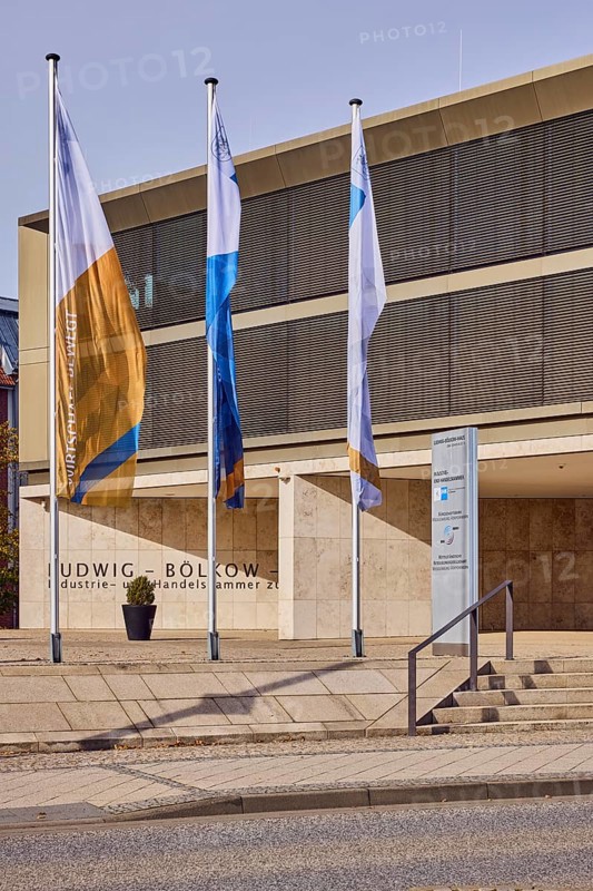 Ludwig-Bölkow-Haus, Chamber of Industry and Commerce, Chamber of Commerce, Bürgschaftsbank Mecklenburg-Vorpommern GmbH, commercial building, modern architecture, concrete staircase, advertising flags on flagpoles, advertising stele, sidewalk, slightly diffused light, blue sky, cirrostratus clouds, Graf-Schack-Allee street, Schwerin, state capital, district-free city, Mecklenburg-Western Pomerania, Germany