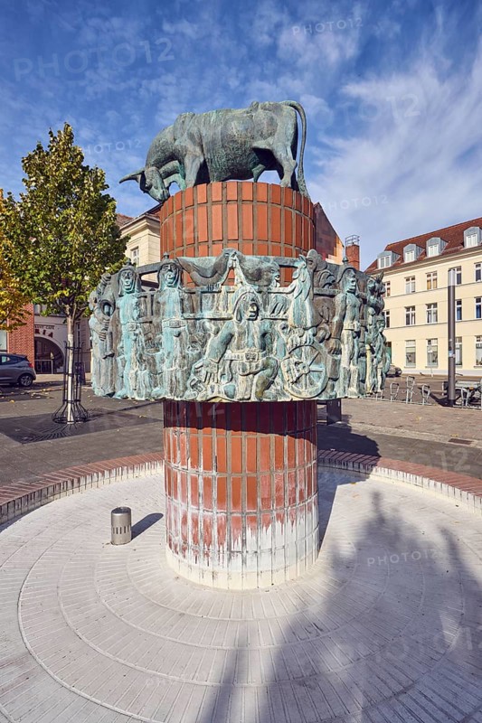 Pastor sin Kauh fountain, bronze sculpture, sculptor Stephan Horota, trees with autumn leaves, general architecture, blue sky, altocumulus clouds, cirrus clouds, slaughtermarket, Schwerin, state capital, district-free city, Mecklenburg-Western Pomerania, Germany