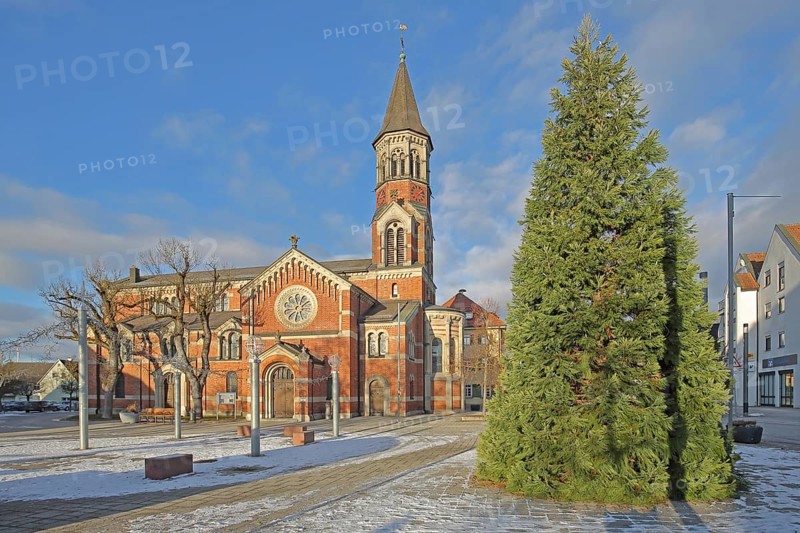 St. Martin's Church built in 1867 and Christmas tree, brick church, Nattheim, Härtsfeld, Swabian Jura, Baden-Württemberg, Germany