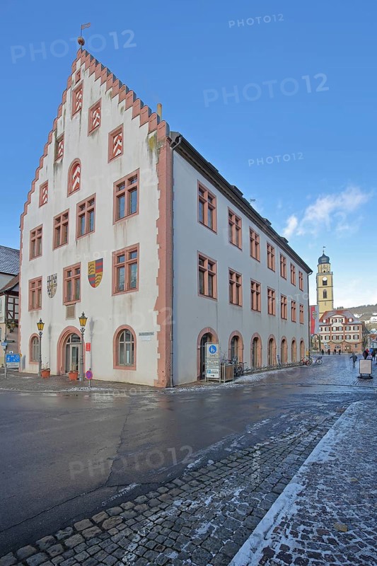 Old town hall built in 1564 with stepped gable and St. Johannes Cathedral, Bad Mergentheim market square, Tauber Franconia, Baden-Württemberg, Germany