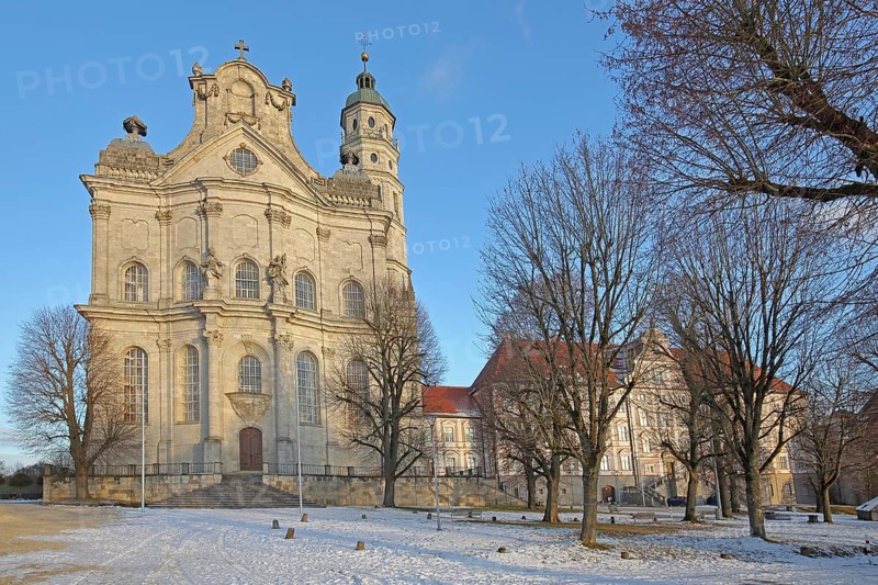 Late Baroque monastery church with snow in winter, Benedictine monastery, Neresheim, Härtsfeld, Swabian Jura, Baden-Württemberg, Germany