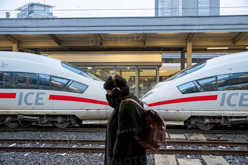 ICE train on the platform in Essen Central Station, North Rhine-Westphalia, Germany