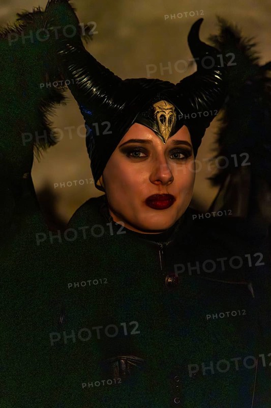 Teufelin, woman with horns, murmurs, winter, Waldburg Castle, Waldburg, Allgäu, Baden-Württemberg, Germany