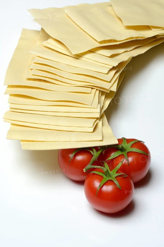 Lasagna, dried lasagna leaves with tomatoes