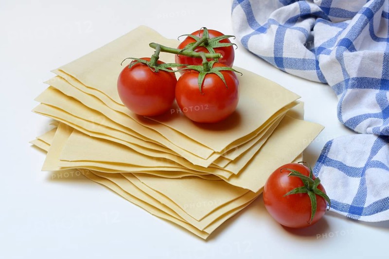 Lasagna, dried lasagna leaves with tomatoes