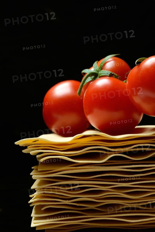 Lasagna leaves and tomatoes, pasta