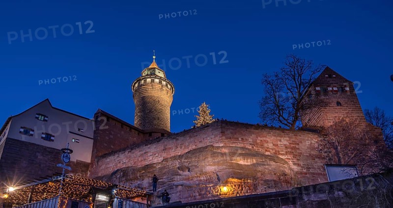 Illuminated Sinwell Tower, built in the 13th century, in the evening sky, Kaiserburg, Nuremberg, Middle Franconia, Bavaria, Germany