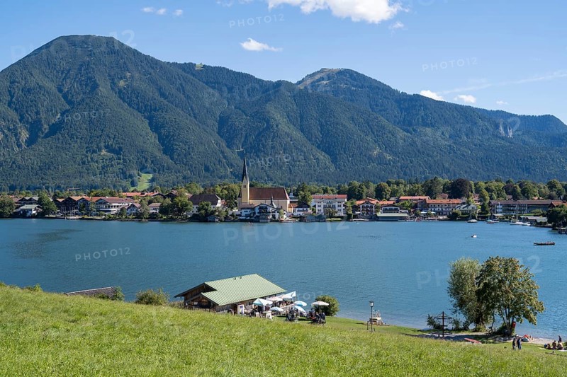 View from Point of the village with the parish church of St. Lawrence, behind Wallberg, Rottach-Egern, Upper Bavaria, Bavaria, Germany