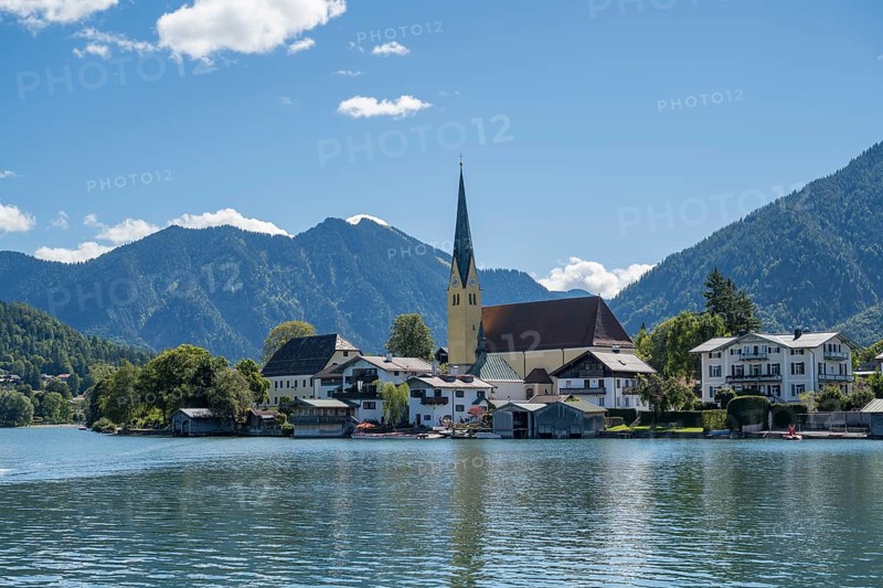 View from Malerwinkel of the village with parish church of St. Lawrence, Rottach-Egern, Upper Bavaria, Bavaria, Germany
