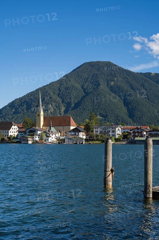 View from Malerwinkel of the village with parish church of St. Lawrence, behind Wallberg, Rottach-Egern, Upper Bavaria, Bavaria, Germany