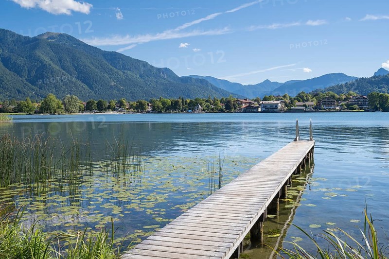 Badesteg am Tegernsee, view towards Rottach-Egern with Wallberg, Tegernsee, Upper Bavaria, Bavaria, Germany