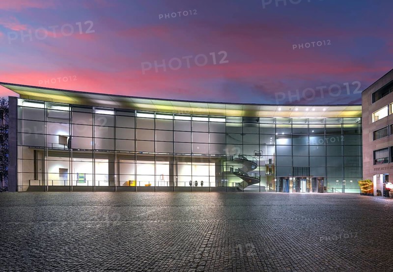 Neues Museum, State Museum of Art and Design in the evening, Luitpoldstr. 5, Nuremberg, Middle Franconia, Bavaria, Germany