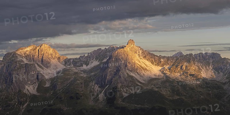 Sunrise on the Mindelheim via ferrata, a mountain range with the three sheep alpine heads up to the Fiderescharte, 2214 m, Allgäu Alps, Bavaria, Germany