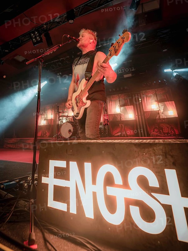 Bass player Chris Wendel from Engst live on 10-year anniversary tour tour at Berlin's Astra Kulturhaus on 20.12.2025