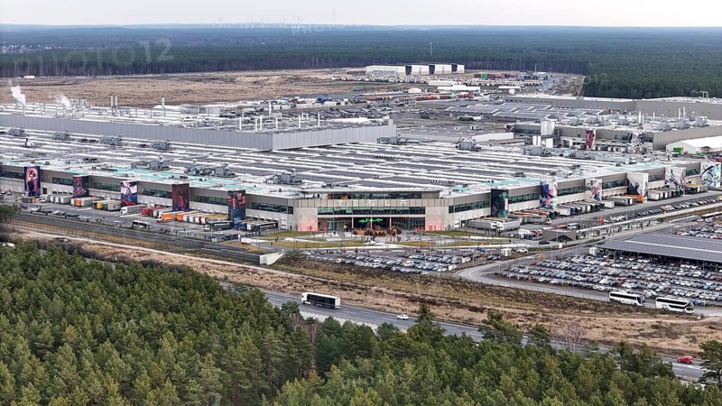 Tesla Gigafactory, Grünheide, 19.12.2025, Grünheide, Brandenburg, Germany
