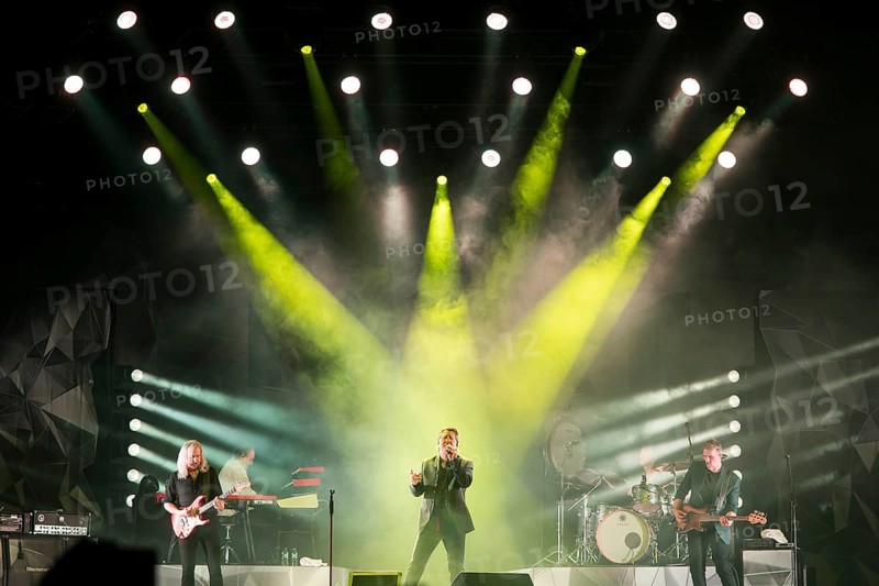 Bernd Römer (guitarist), Martin Becker (keyboarder), Claudius Dreilich (singer), Heiko Jung (drummer) and Daniel Bätge (bassist) from Karat live on 50 Years of KARAT Tour in Berlin's Max-Schmeling-Halle on 19 December 2025