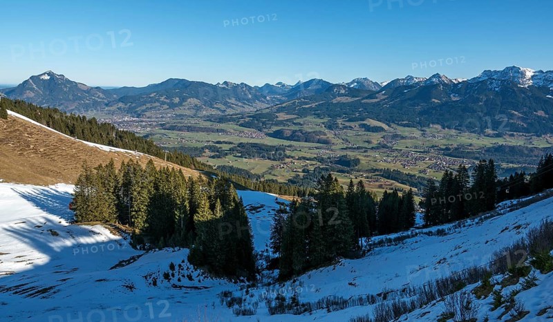 View from the Bolsterlanger Horn of villages in the Illertal and mountains of the Allgäu Alps, Bolsterlang, Oberstdorf, Oberallgäu, Allgäu, Bavaria, Germany