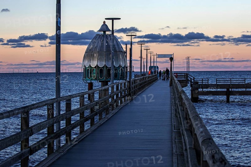 Pier with diving gondola, evening light, Zingst, Fischland-Darß-Zingst, Western Pomerania Lagoon Area National Park, Mecklenburg-Western Pomerania, Germany