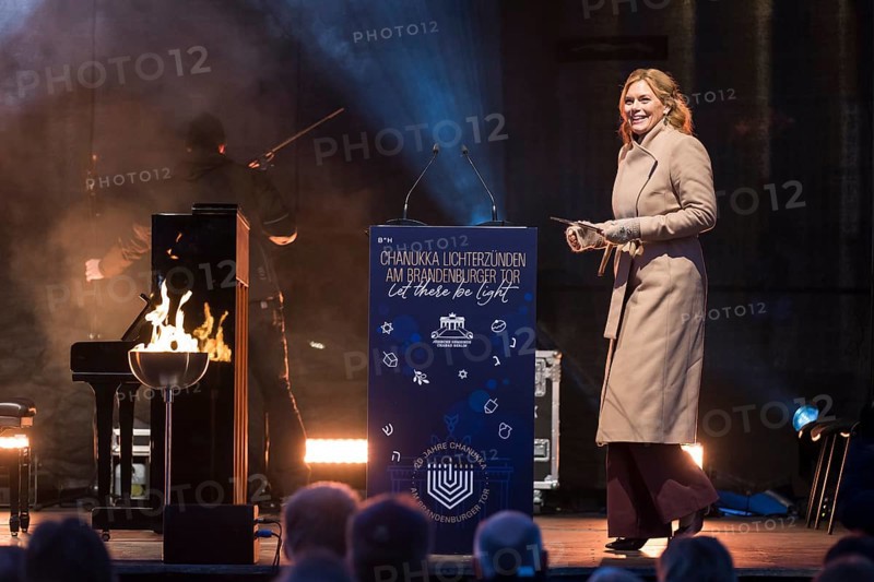 Julia Klöckner (President of the German Bundestag) speaks at the lighting of lights to mark 20 years of Hanukkah in front of the Brandenburg Tor, Berlin, 17 December 2025
