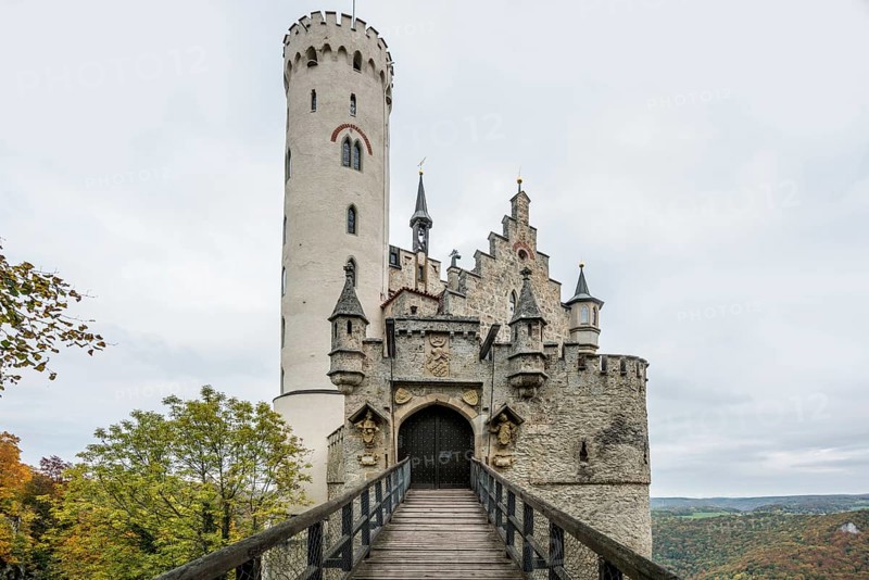 Castle and autumnal forest, Lichtenstein Castle, Honau, Echaz Valley, Swabian Jura, Baden-Württemberg, Germany