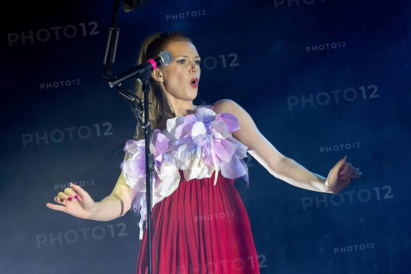 Nicola Rost, lead singer, Laing, electro soul pop, D, The Big Gala 2025, live on 13.12.2025, Huxley's New World, Berlin, Germany < english> Laing, Electro Soul Pop, D, The Grand Gala 2025, live on December 13, 2025, Huxley's New World, Berlin, Germany