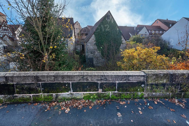Historic city wall built in the 14th century, old town houses behind, Lauf an der Pegnitz, Middle Franconia, Bavaria, Germany
