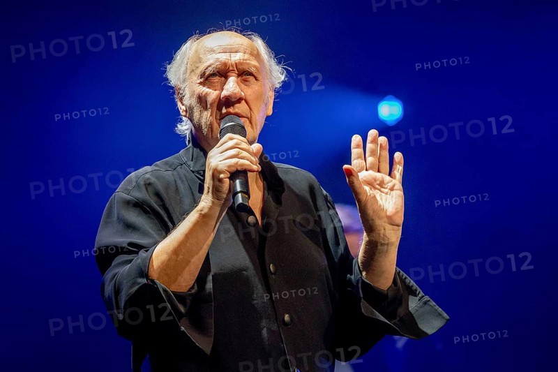 Herman van Veen, singer, songwriter, Netherlands, with the program Achtzig live, 04.12.2025, Admiralspalast, Berlin, Germany < english> Herman van Veen, singer, lyricist, Netherlands, with the program Achtzig live, December 4, 2025, Admiralspalast, Berlin, Germany