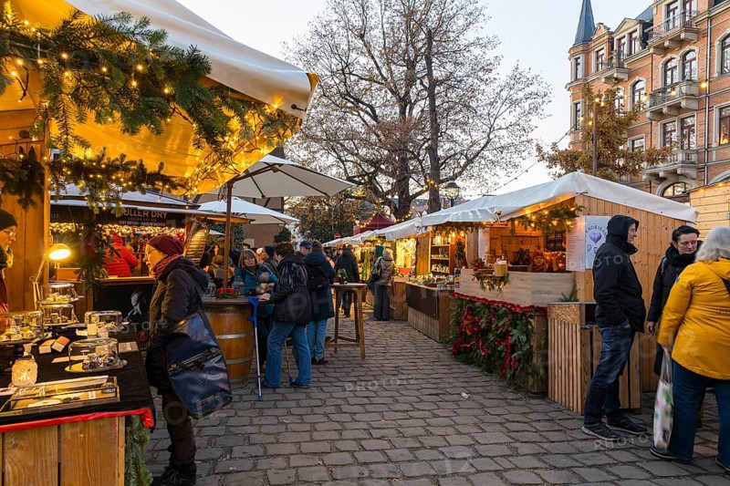Elbhangfest Christmas market in Dresden Loschwitz in the historic village center of Loschwitz during Advent, Dresden, Saxony, Germany