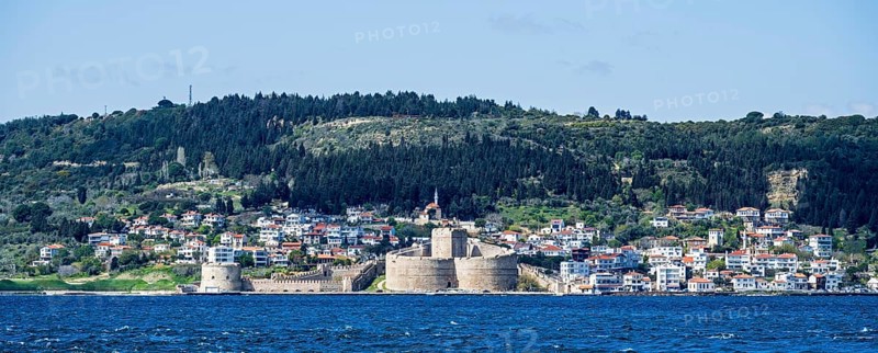 A fortified coastal town with wooded hills and direct sea views, Kilitbahir Castle and Kilitbahir, Gallipoli Peninsula, Çanakkale Province, Çanakkale, Turkey