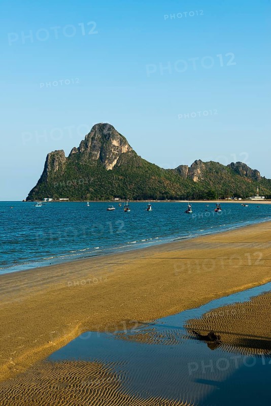 Lonely sandy beach and mountains, sunset, Prachuap Khiri Khan, Prachuap Khiri Khan Province, Central Thailand, Thailand