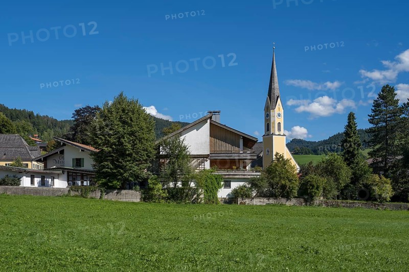 View of town with St. Sixtus church, Schliersee, Mangfall Mountains, Upper Bavaria, Bavaria, Germany