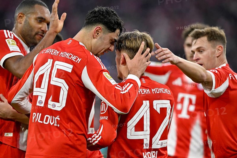 Goal cheers Lennart Karl Bayern Munich FCB (42) Aleksandar Pavlovic FC Bayern Munich FCB (45) Joshua Kimmich FC Bayern Munich FCB (06) Jonathan Tah FC Bayern Munich FCB (04) Allianz Arena, Munich, Bayern, Germany