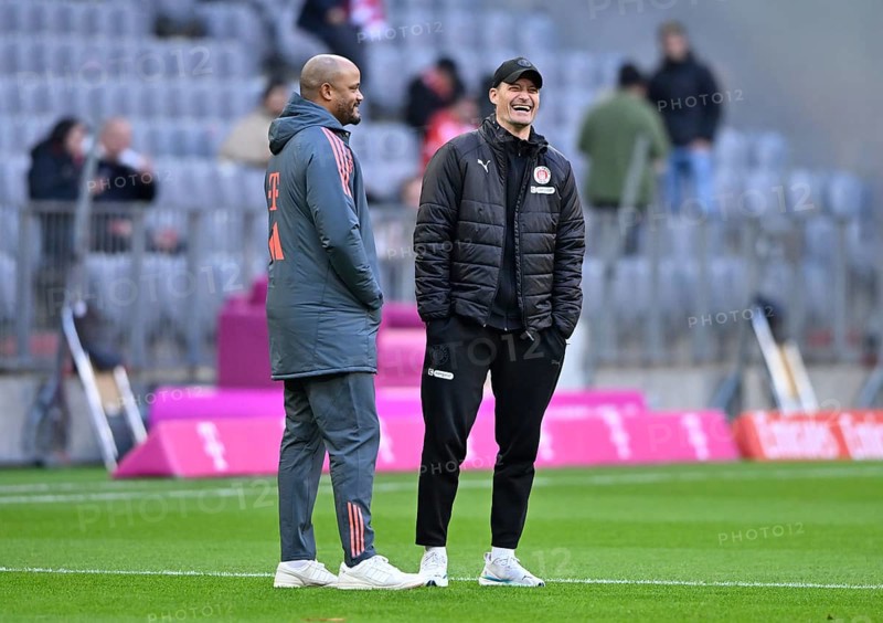 Coach coach Vincent Kompany FC Bayern Munich FCB talking to coach coach Alexander Blessin FC St. Pauli Allianz Arena, Munich, Bayern, Germany