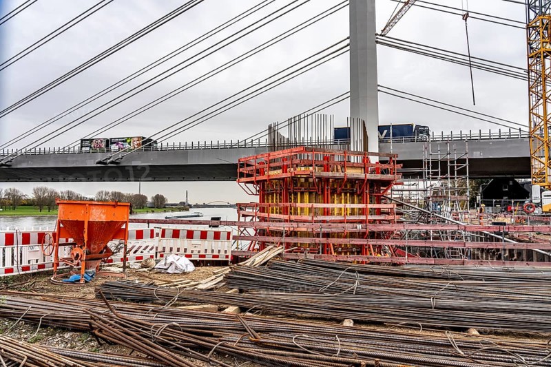 Duisburg-Neuenkamp Rhine bridge, the A40 motorway, construction of the second bridge begins, bridge pillars are being built on the Du-Homberg side of the Rhine, North Rhine-Westphalia, Germany