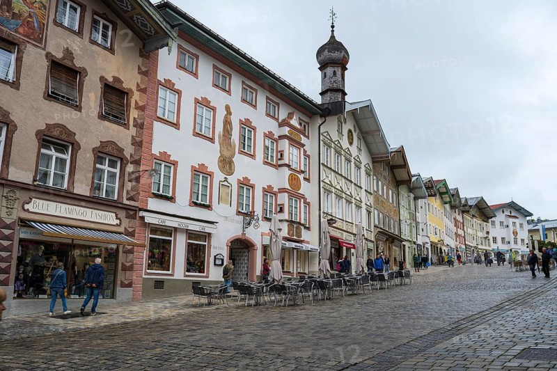 Gabelhäuser mit Lüftlmalerei in der Marktstraße, pedestrian zone, Altstadt, Bad Tölz, Upper Bavaria, Bavaria, Germany