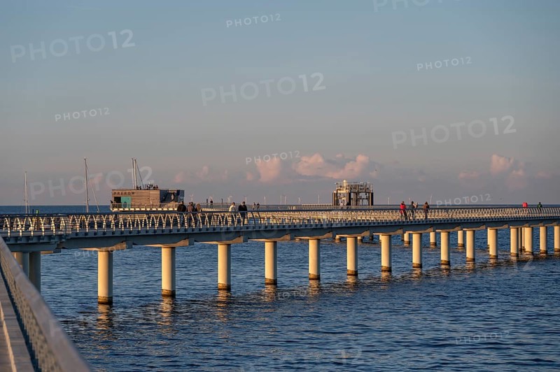 New 720 meter long pier in Prerow in the evening light, open since October 2024, Prerow, Darß, Mecklenburg-Western Pomerania, Germany