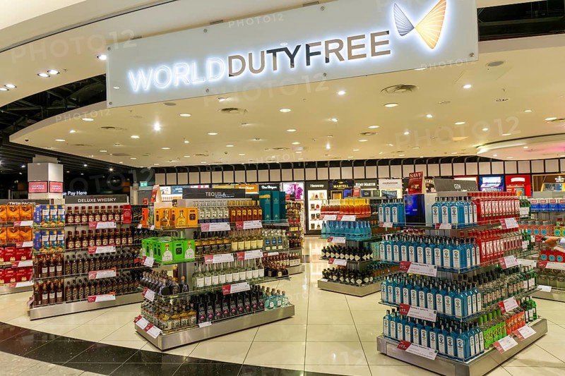 Duty Free shopping area in departures lounge area, Terminal 5, London Heathrow airport, London, England, UK