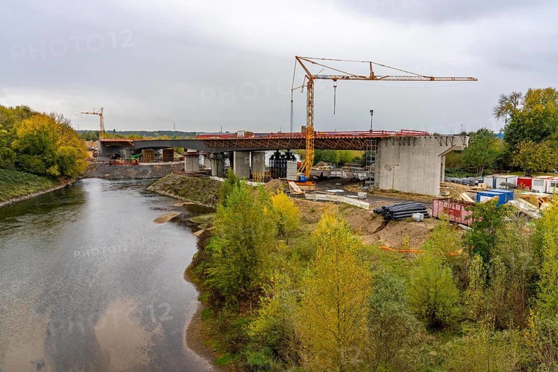 Four-lane new building of the town bypass in Wesel, B58n, here the bridge structure across the Lippe estuary into the Rhine, so far traffic flows through the town towards the Rhine bridge Wesel westwards, or vice versa, over 23, 000 vehicles use this route, after completion, traffic then runs between A3 in the east and A57 around the town, Wesel North Rhine-Westphalia