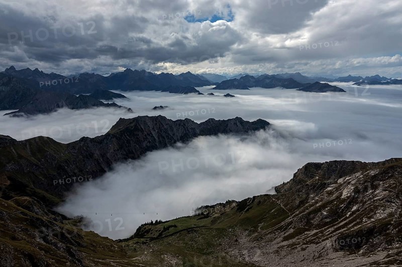 View from the Nebelhorn summit to mountains of the Allgäu Alps, mountains rising from fog in the valley, Oberstdorf, Oberallgäu, Allgäu, Bavaria, Germany