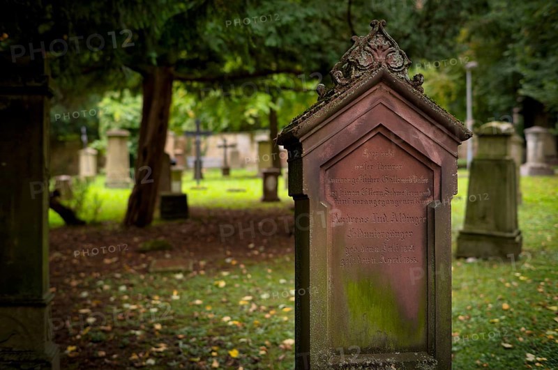 Gravestones, grave, graves, Hoppenlauf cemetery, oldest preserved cemetery in Stuttgart, autumn leaves, autumn, autumnal, Baden-Württemberg, Germany