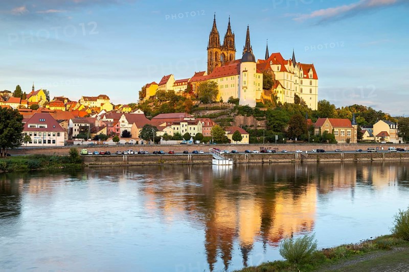 View of Albretsburg Castle and Meissen Cathedral, St. Johannis and St. Donatus, Reflection in the Elbe, River, Old Town, Meissen, Saxony, Germany