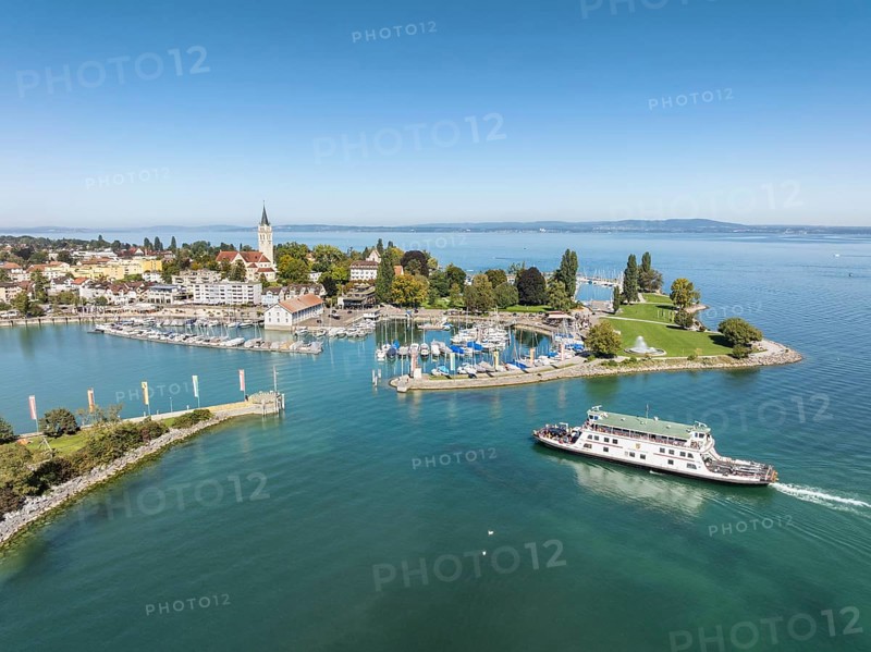 Harbour area, ferry port, marina, marina of Romanshorn with Seepark and the incoming ferry MF Friedrichshafen, ferry connection Romanshorn, Friedrichshafen, aerial view, Lake Constance, Canton Thurgau, Switzerland