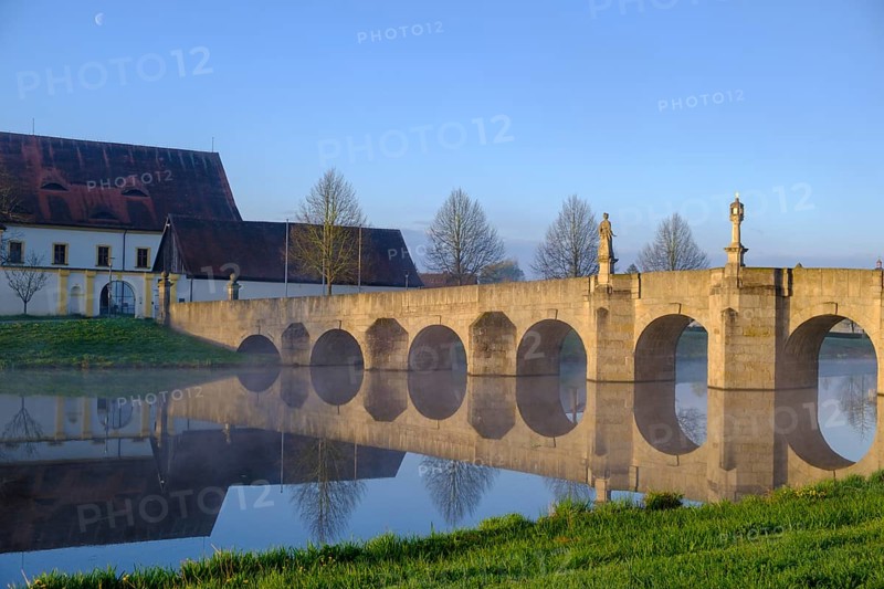 Morning atmosphere, fog at Fischhof, with historic Fischhof bridge, Tirschenreuth, Upper Palatinate, Bavaria, Germany