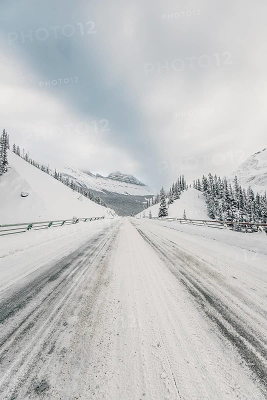 Winter road trip on the Icefields Parkway with lots of snow and ice, Banff National Park, Jasper National Park, Alberta, Canada