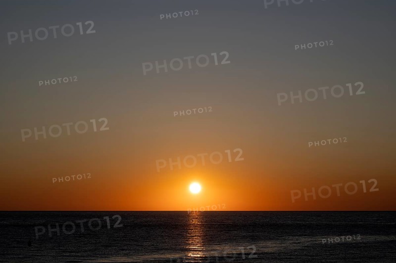 Sunset by the sea, North Sea, English Channel, Étretat, evening mood, atmospheric, Normandy, Seine-Maritime, France