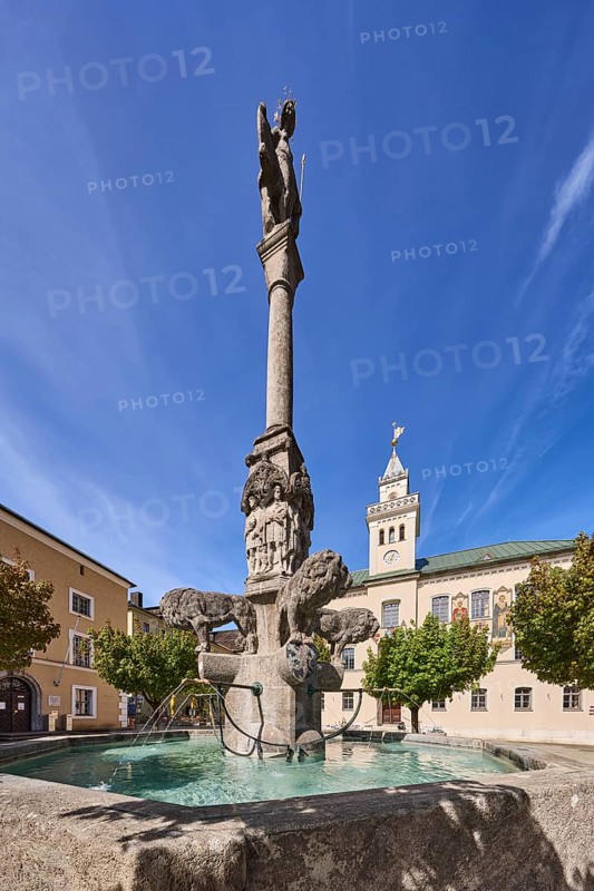 Wittelsbacherbrunnen, fountain, sculptor Karl Killer, historic town hall, trees, blue sky, cirrostratus clouds, town hall square, Bad Reichenhall, district Berchtesgadener Land, Bavaria, Germany